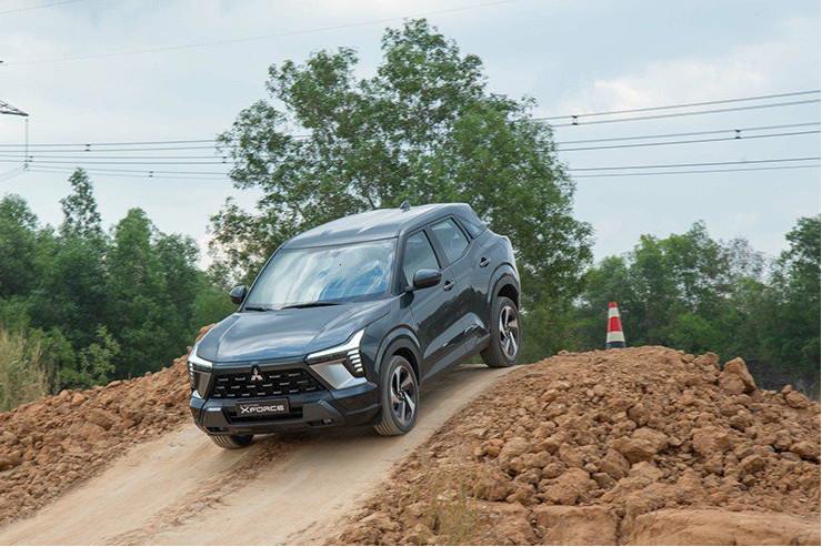 Giá xe Mitsubishi Xforce tháng 3/2026, giảm phí trước bạ và tặng phiếu nhiên liệu