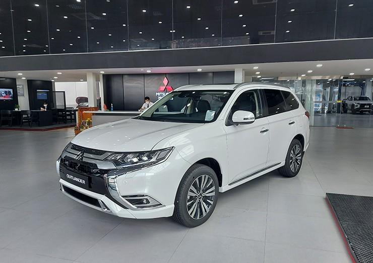 Giá xe Mitsubishi Outlander tháng 9/2025, lăn bánh từ 924 triệu đồng