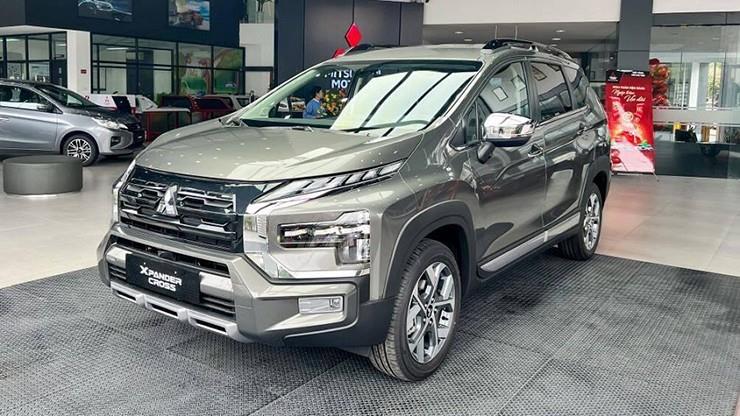 Giá xe Mitsubishi Xpander Cross tháng 2/2024, hỗ trợ 50% LPTB