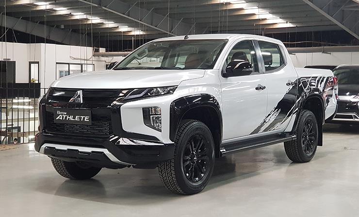 Giá xe Mitsubishi Triton niêm yết và lăn bánh tháng 4/2023, ưu đãi 50% LPTB