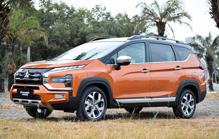 Giá xe Mitsubishi Xpander Cross tháng 3/2024, hỗ trợ 50% LPTB và quà tặng